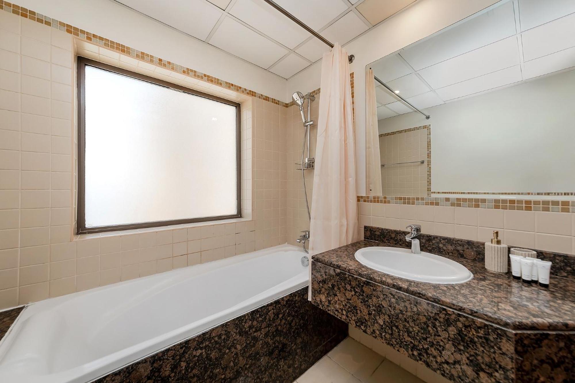 Apartment Excellent 1bdr At Bahar 6