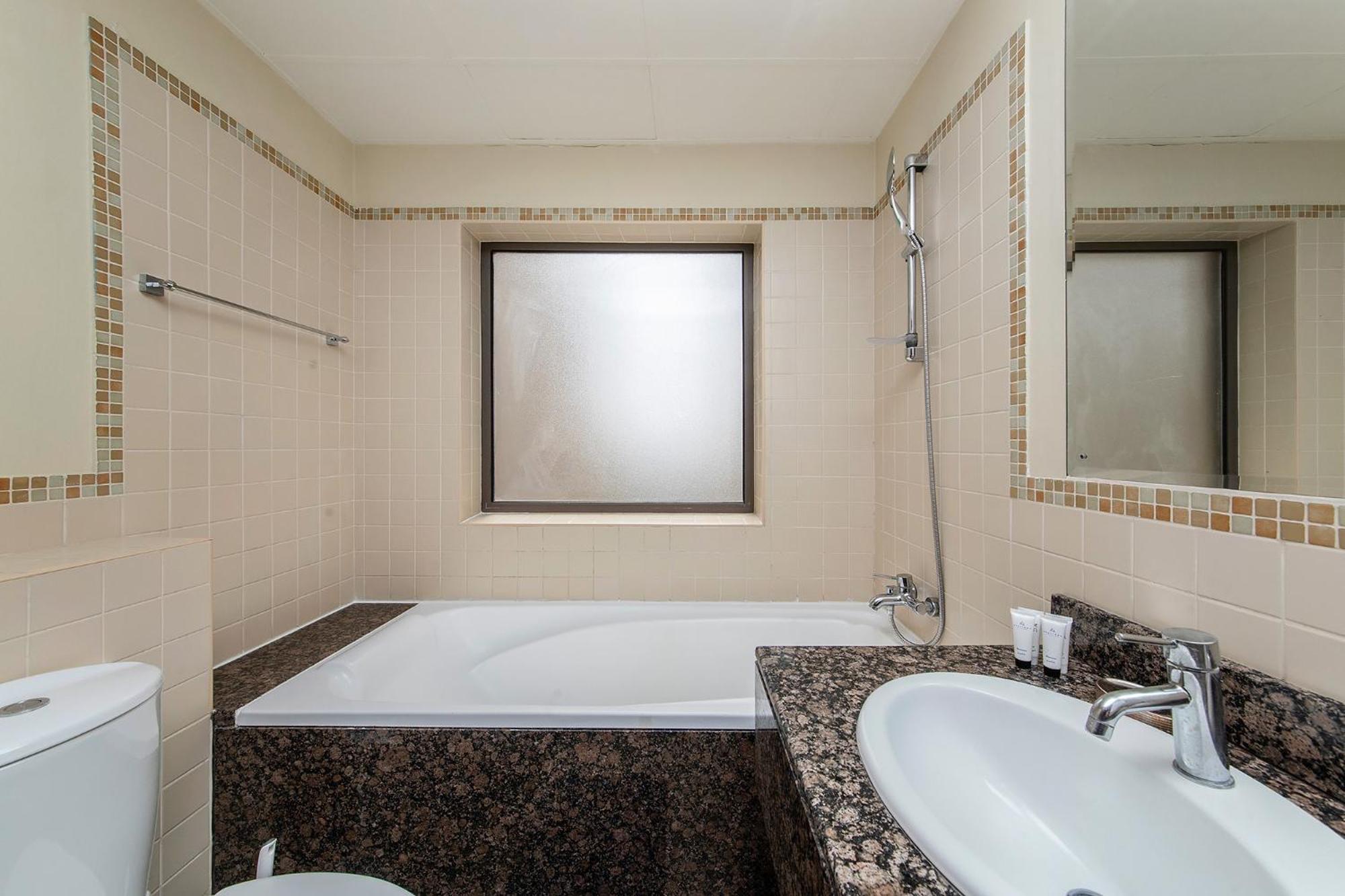 Excellent 1bdr At Bahar 6 * Dubai